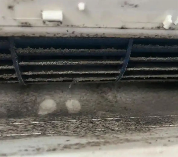 南沙空调吹的风有股烧焦味是怎么回事